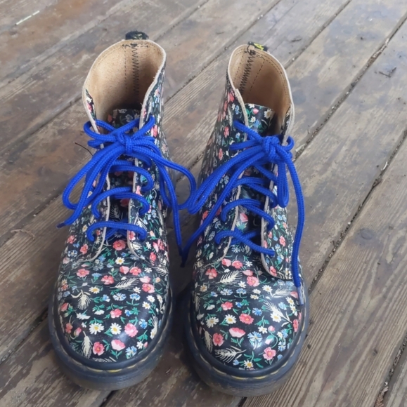 Dr. Martens - Picture 3 of 10